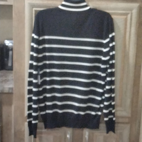 Very Nice New With Tags Long Sleeve Sweater (Women's Size Medium) - Picture 4 of 12